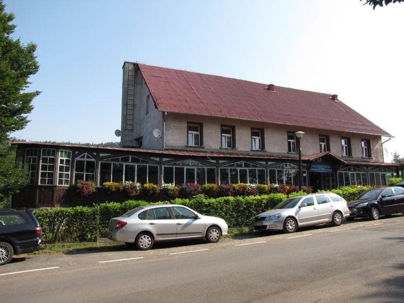 Gosciniec Szczeliniec Hostel Karlow Exterior photo